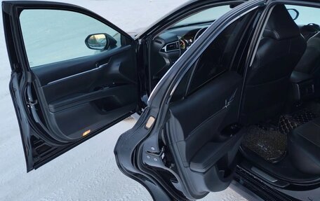 Toyota Camry, 2018 год, 2 350 000 рублей, 8 фотография