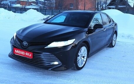 Toyota Camry, 2018 год, 2 350 000 рублей, 2 фотография