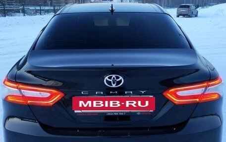 Toyota Camry, 2018 год, 2 350 000 рублей, 3 фотография