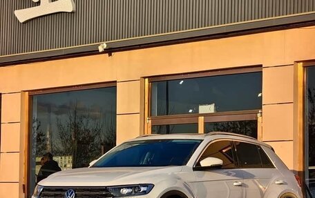 Volkswagen T-Roc I, 2022 год, 1 747 000 рублей, 1 фотография