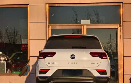Volkswagen T-Roc I, 2022 год, 1 747 000 рублей, 5 фотография