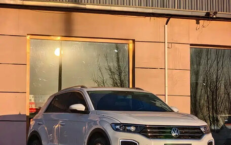 Volkswagen T-Roc I, 2022 год, 1 747 000 рублей, 3 фотография