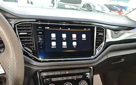 Volkswagen T-Roc I, 2021 год, 1 745 000 рублей, 11 фотография