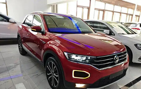 Volkswagen T-Roc I, 2021 год, 1 745 000 рублей, 3 фотография