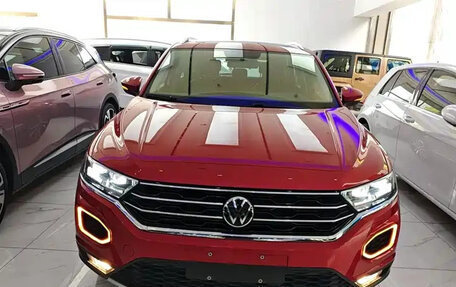 Volkswagen T-Roc I, 2021 год, 1 745 000 рублей, 2 фотография