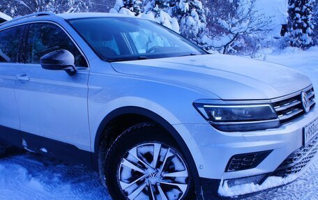 Volkswagen Tiguan II, 2019 год, 2 200 000 рублей, 2 фотография