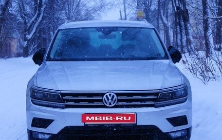 Volkswagen Tiguan II, 2019 год, 2 200 000 рублей, 3 фотография