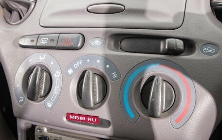 Toyota Platz, 2002 год, 299 000 рублей, 13 фотография