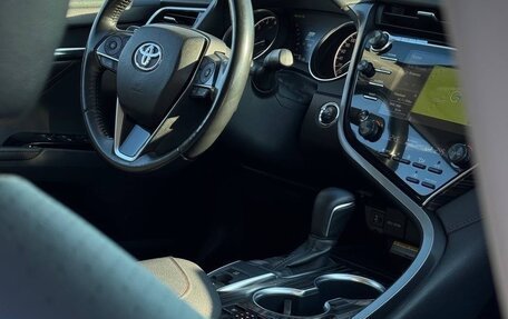 Toyota Camry, 2019 год, 3 050 000 рублей, 18 фотография