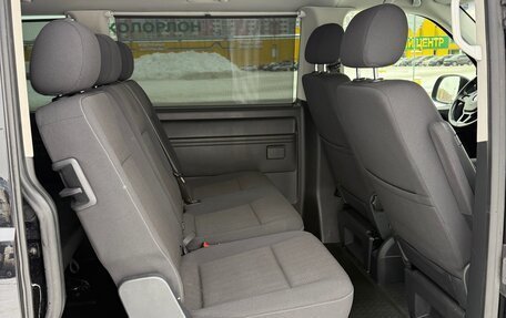 Volkswagen Caravelle T6 рестайлинг, 2018 год, 2 990 000 рублей, 10 фотография