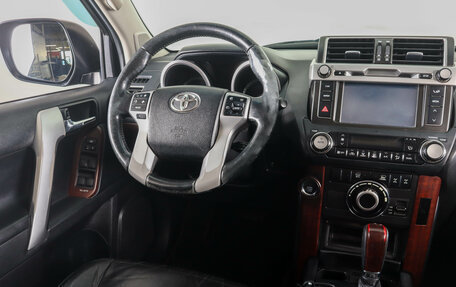 Toyota Land Cruiser Prado 150 рестайлинг 2, 2015 год, 3 339 000 рублей, 15 фотография