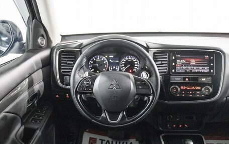 Mitsubishi Outlander III рестайлинг 3, 2020 год, 2 650 000 рублей, 10 фотография