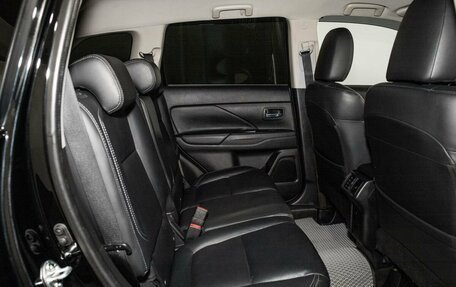 Mitsubishi Outlander III рестайлинг 3, 2020 год, 2 650 000 рублей, 7 фотография