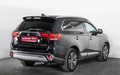 Mitsubishi Outlander III рестайлинг 3, 2020 год, 2 650 000 рублей, 3 фотография