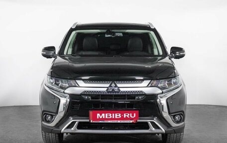 Mitsubishi Outlander III рестайлинг 3, 2020 год, 2 650 000 рублей, 2 фотография