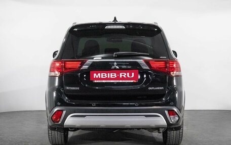 Mitsubishi Outlander III рестайлинг 3, 2020 год, 2 650 000 рублей, 4 фотография