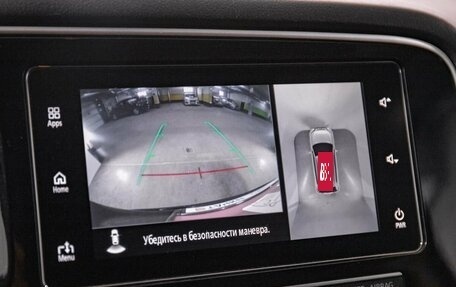 Mitsubishi Outlander III рестайлинг 3, 2020 год, 2 650 000 рублей, 15 фотография