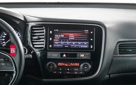 Mitsubishi Outlander III рестайлинг 3, 2020 год, 2 650 000 рублей, 14 фотография