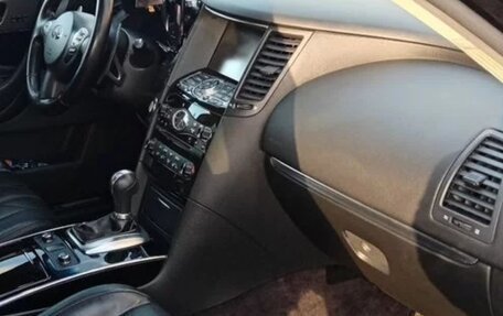 Infiniti QX70, 2015 год, 2 500 000 рублей, 14 фотография