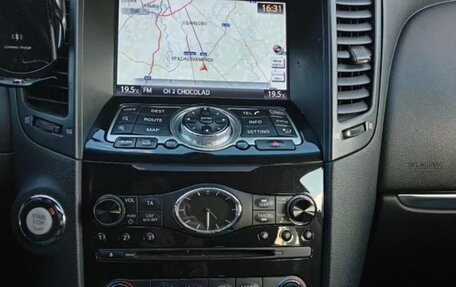 Infiniti QX70, 2015 год, 2 500 000 рублей, 10 фотография