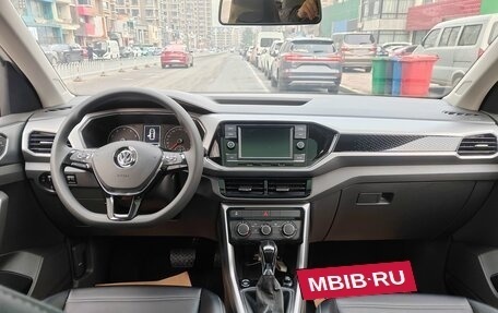 Volkswagen T-Cross I, 2021 год, 1 418 000 рублей, 10 фотография