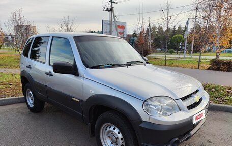 Chevrolet Niva I рестайлинг, 2017 год, 600 000 рублей, 2 фотография