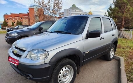 Chevrolet Niva I рестайлинг, 2017 год, 600 000 рублей, 3 фотография