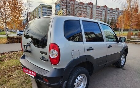 Chevrolet Niva I рестайлинг, 2017 год, 600 000 рублей, 5 фотография
