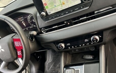 Mitsubishi Outlander, 2022 год, 4 450 000 рублей, 2 фотография