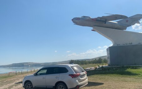 Mitsubishi Outlander III рестайлинг 3, 2018 год, 2 150 000 рублей, 1 фотография