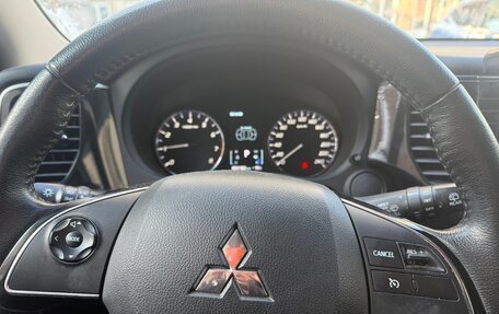 Mitsubishi Outlander III рестайлинг 3, 2018 год, 2 150 000 рублей, 6 фотография