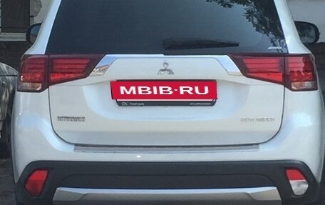 Mitsubishi Outlander III рестайлинг 3, 2018 год, 2 150 000 рублей, 5 фотография