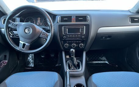 Volkswagen Jetta VI, 2013 год, 920 000 рублей, 13 фотография