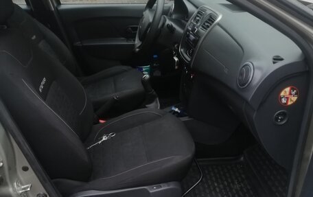 Renault Sandero II рестайлинг, 2015 год, 700 000 рублей, 10 фотография