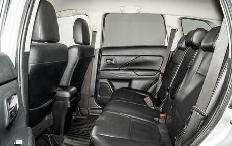 Mitsubishi Outlander III рестайлинг 3, 2014 год, 1 650 000 рублей, 7 фотография