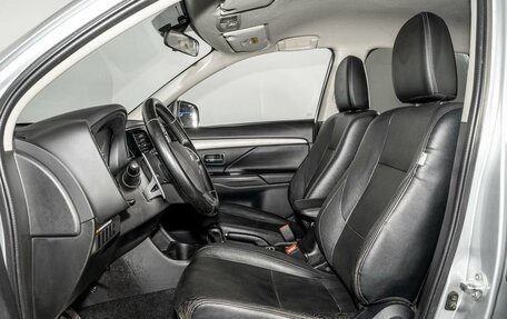 Mitsubishi Outlander III рестайлинг 3, 2014 год, 1 650 000 рублей, 6 фотография