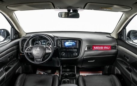 Mitsubishi Outlander III рестайлинг 3, 2014 год, 1 650 000 рублей, 8 фотография