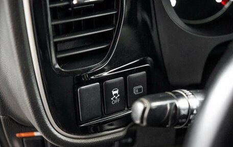 Mitsubishi Outlander III рестайлинг 3, 2014 год, 1 650 000 рублей, 15 фотография