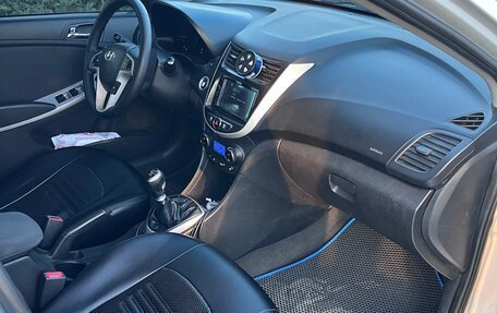 Hyundai Solaris II рестайлинг, 2011 год, 500 000 рублей, 5 фотография