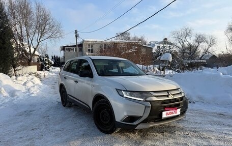 Mitsubishi Outlander III рестайлинг 3, 2017 год, 1 840 000 рублей, 2 фотография