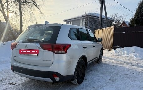 Mitsubishi Outlander III рестайлинг 3, 2017 год, 1 840 000 рублей, 4 фотография