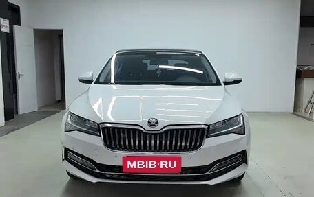Skoda Superb III рестайлинг, 2021 год, 1 950 000 рублей, 3 фотография