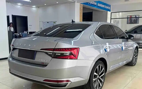 Skoda Superb III рестайлинг, 2022 год, 2 300 000 рублей, 6 фотография