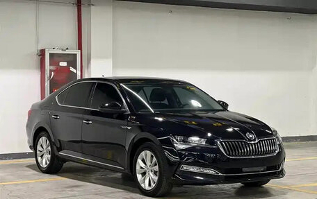 Skoda Superb III рестайлинг, 2021 год, 2 150 000 рублей, 3 фотография