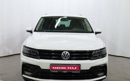 Volkswagen Tiguan II, 2018 год, 2 990 000 рублей, 2 фотография