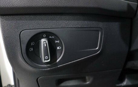 Volkswagen Tiguan II, 2018 год, 2 990 000 рублей, 13 фотография