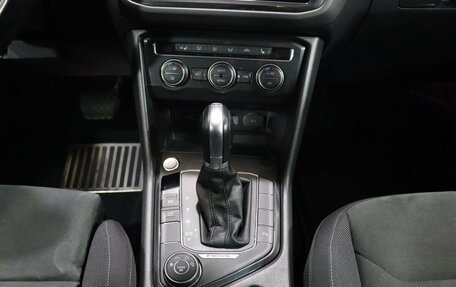 Volkswagen Tiguan II, 2018 год, 2 990 000 рублей, 19 фотография