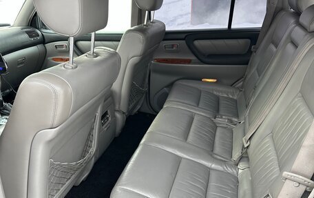 Toyota Land Cruiser 100 рестайлинг 2, 2004 год, 2 700 000 рублей, 10 фотография