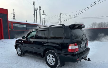 Toyota Land Cruiser 100 рестайлинг 2, 2004 год, 2 700 000 рублей, 3 фотография