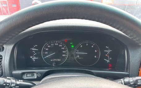 Toyota Land Cruiser 100 рестайлинг 2, 2004 год, 2 700 000 рублей, 19 фотография